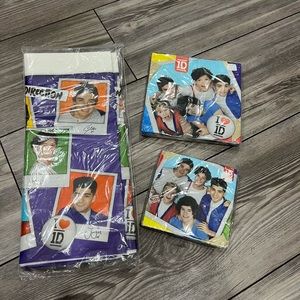 One Direction table cloth and napkin set New in package